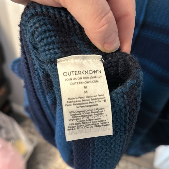 OUTERKNOWN size M alpaca blend sweater with kangaroo pouch. - Picture 4 of 8